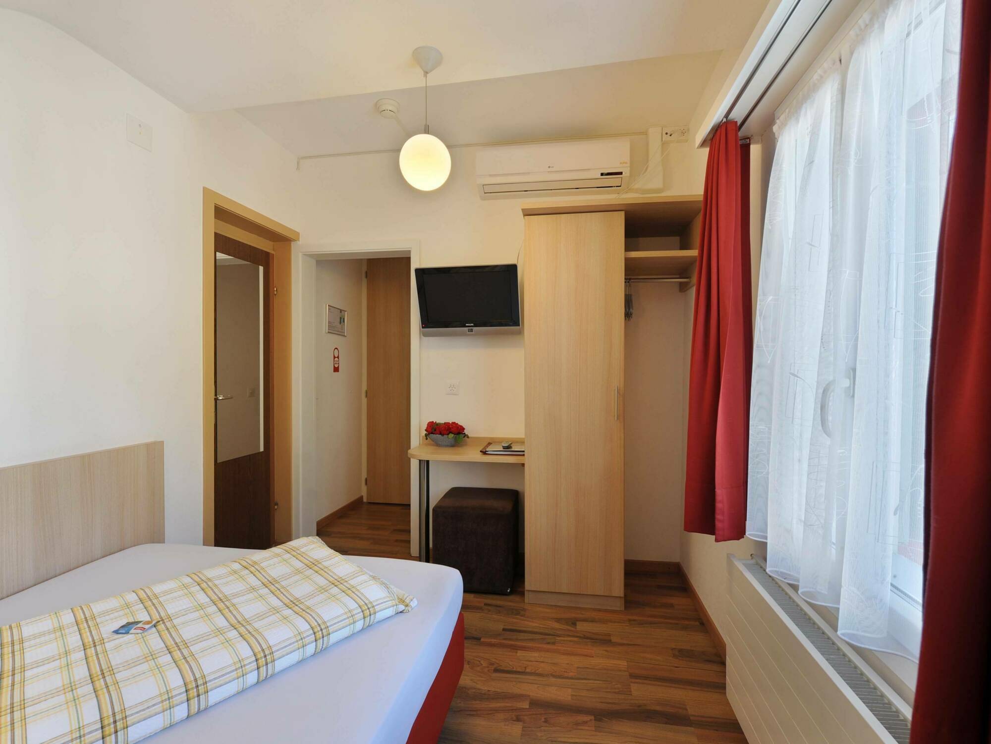 Hotel Derby Interlaken - Action & Relax Hub Exterior foto